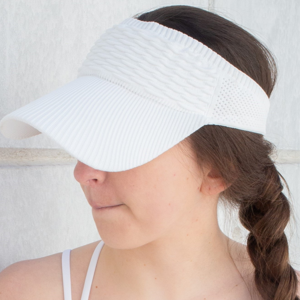 Visera deportiva blanca